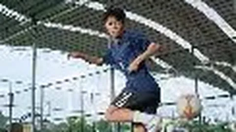 甄子丹分享儿子弹琴片段，自豪点赞：太帅了