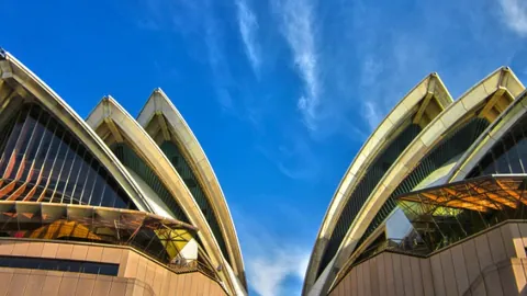 “2021／22赛季欧冠1／4决赛首回合：比利亚雷亚尔1-0险胜拜仁，丹朱马一箭定江山，莱万全场哑火”